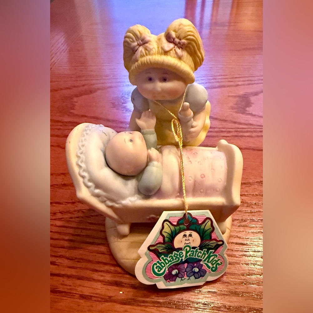 Cabbage Patch Kids Figurine with‎ Cradle-Rare